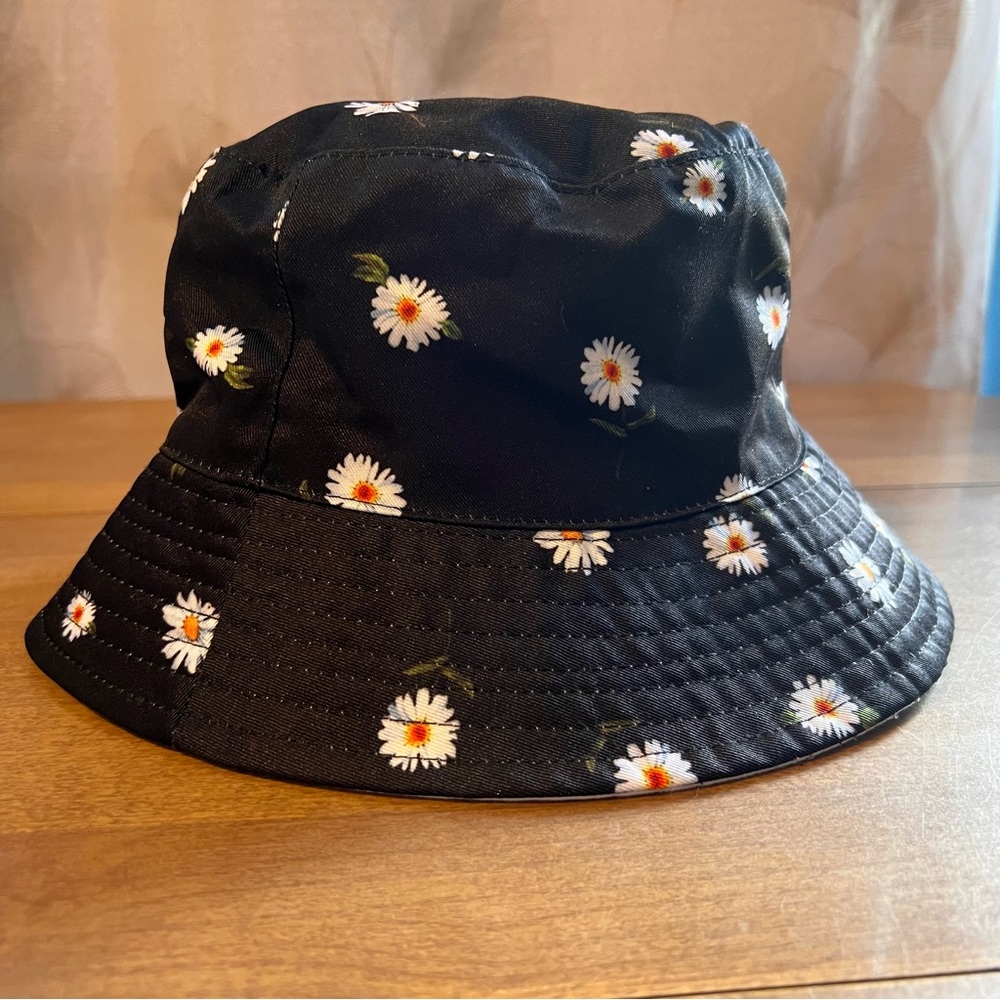 AO X FABFITFUN REVERSIBLE BUCKET HAT - Picture 2 of 8